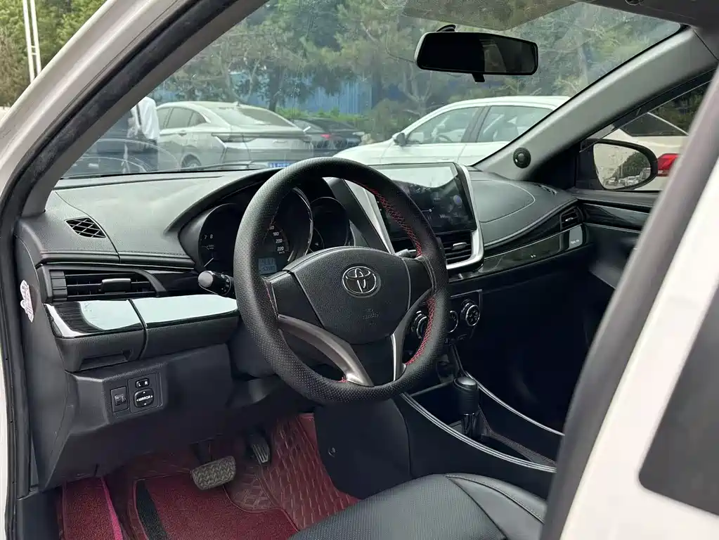 Toyota Yaris L 2019 — фото 8