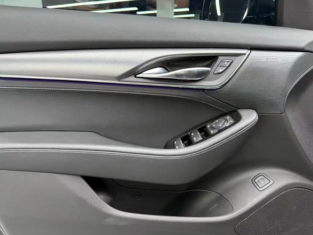 Cadillac CT5 2025 — фото 12