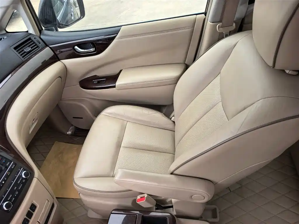 Nissan Quest 2017 — фото 14