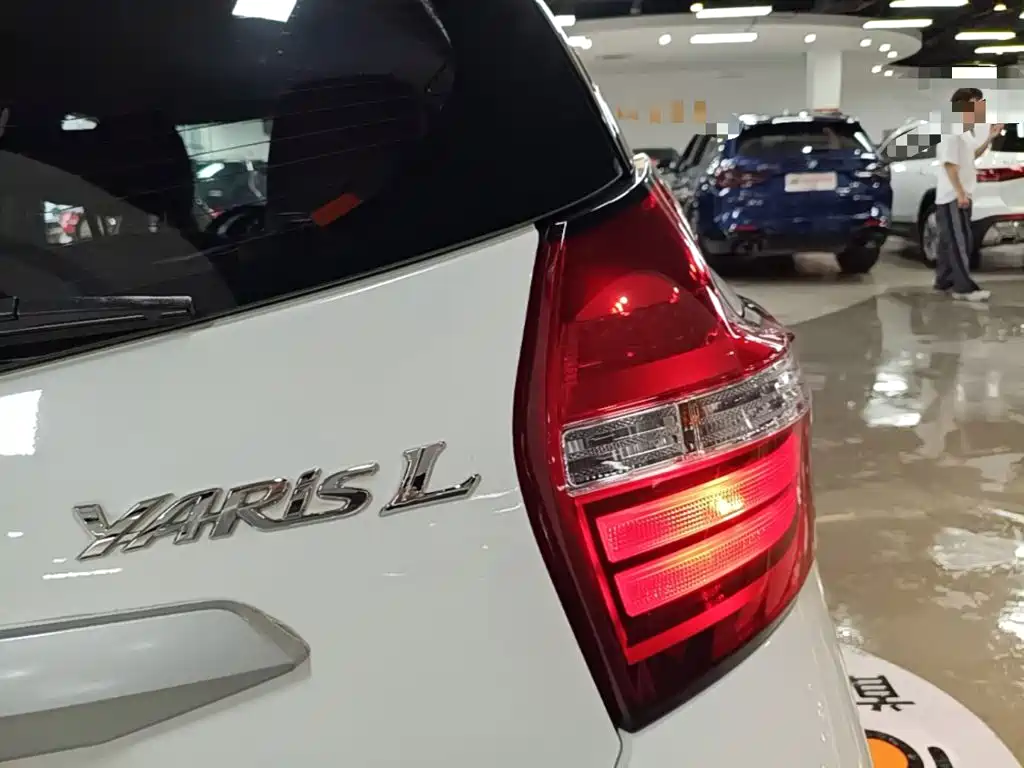 Toyota Yaris L 2019 — фото 8
