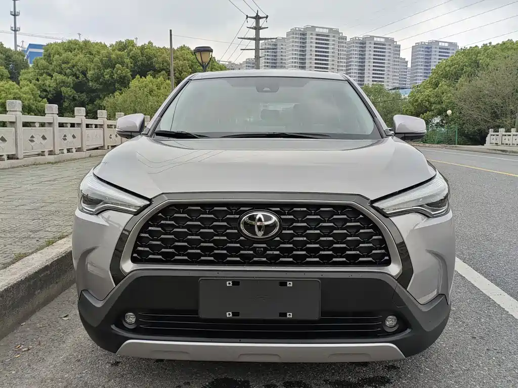 Toyota Corolla Cross 2022 — фото 2