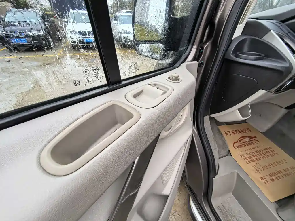 Ford Tourneo 2017 — фото 16