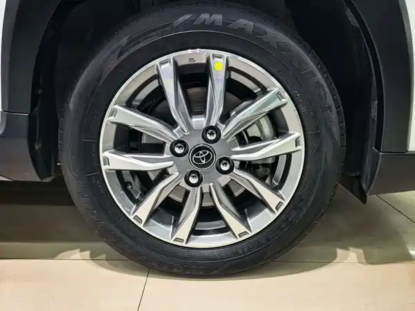 Toyota Yaris L 2023