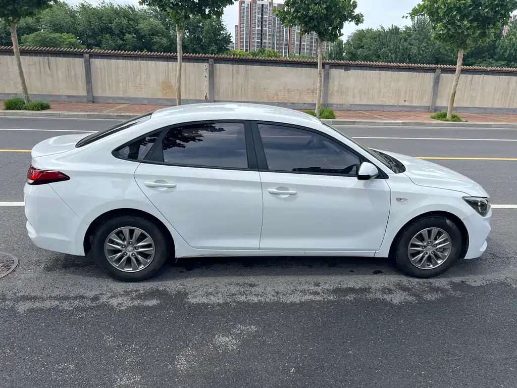 Hyundai Elantra 2018 — фото 19