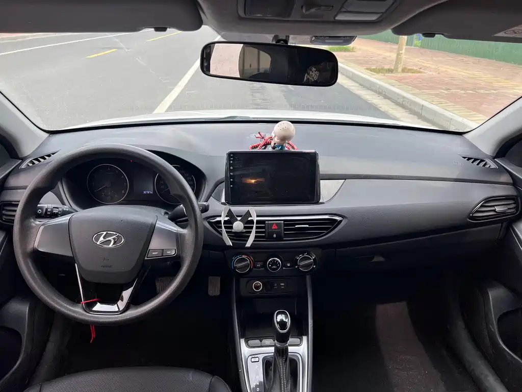Hyundai Elantra 2018 — фото 9