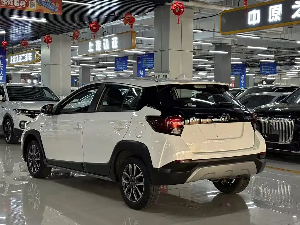 Toyota Yaris L 2023