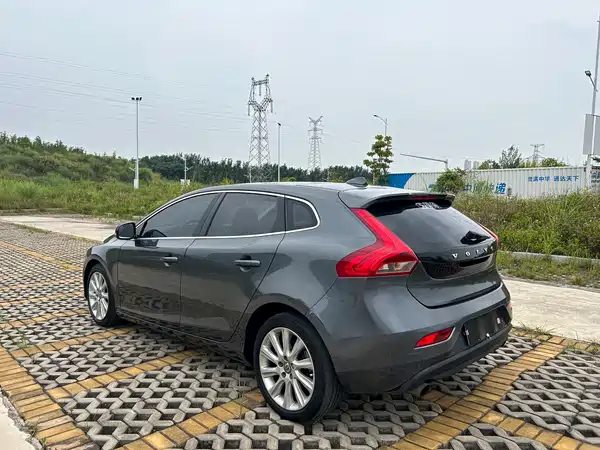Volvo V40 2016