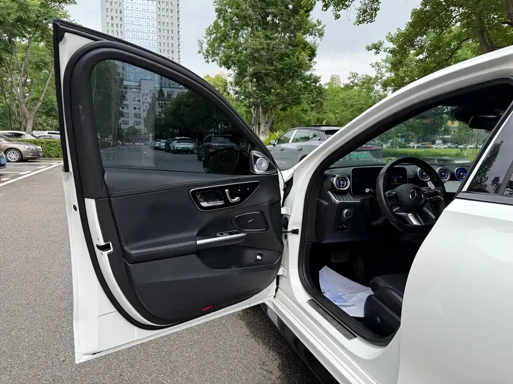 Mercedes-Benz C-Class 2022