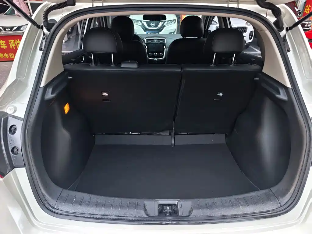 Nissan Tiida 2017 — фото 20