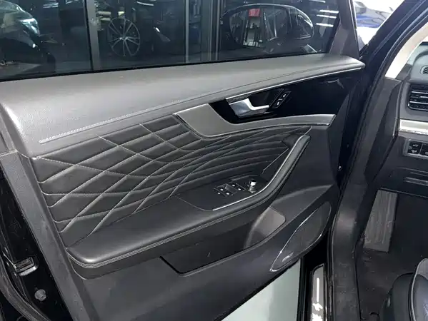Hongqi HS5 2022