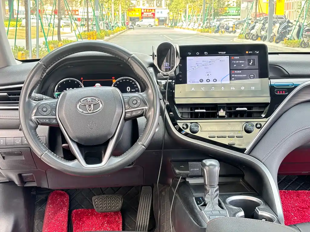 Toyota Camry 2023 — фото 13
