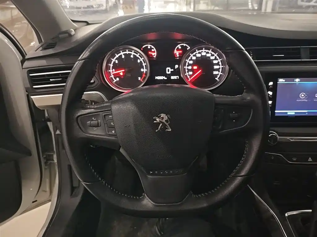 Peugeot 408 2017 — фото 11