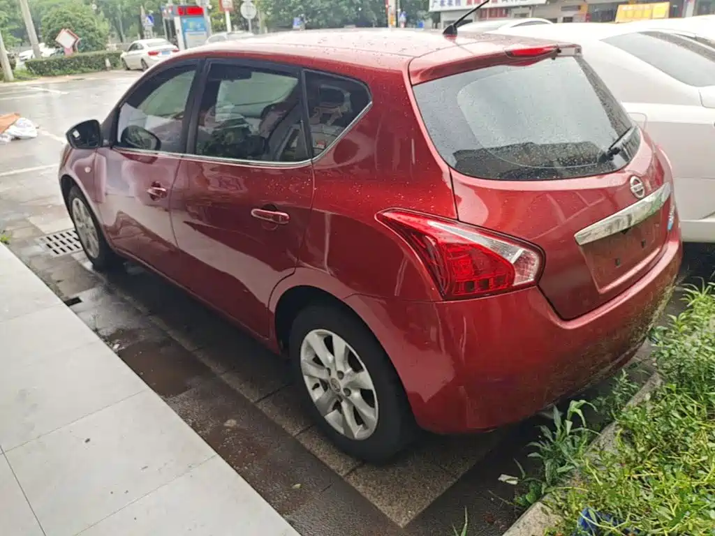 Nissan Tiida 2015