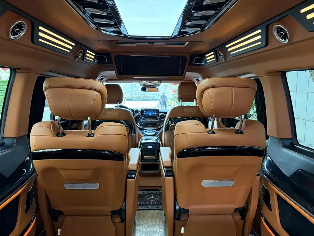 Mercedes-Benz V-Class 2023 — фото 30
