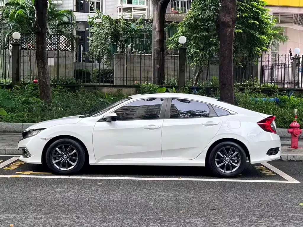 Honda Civic 2019 — фото 15