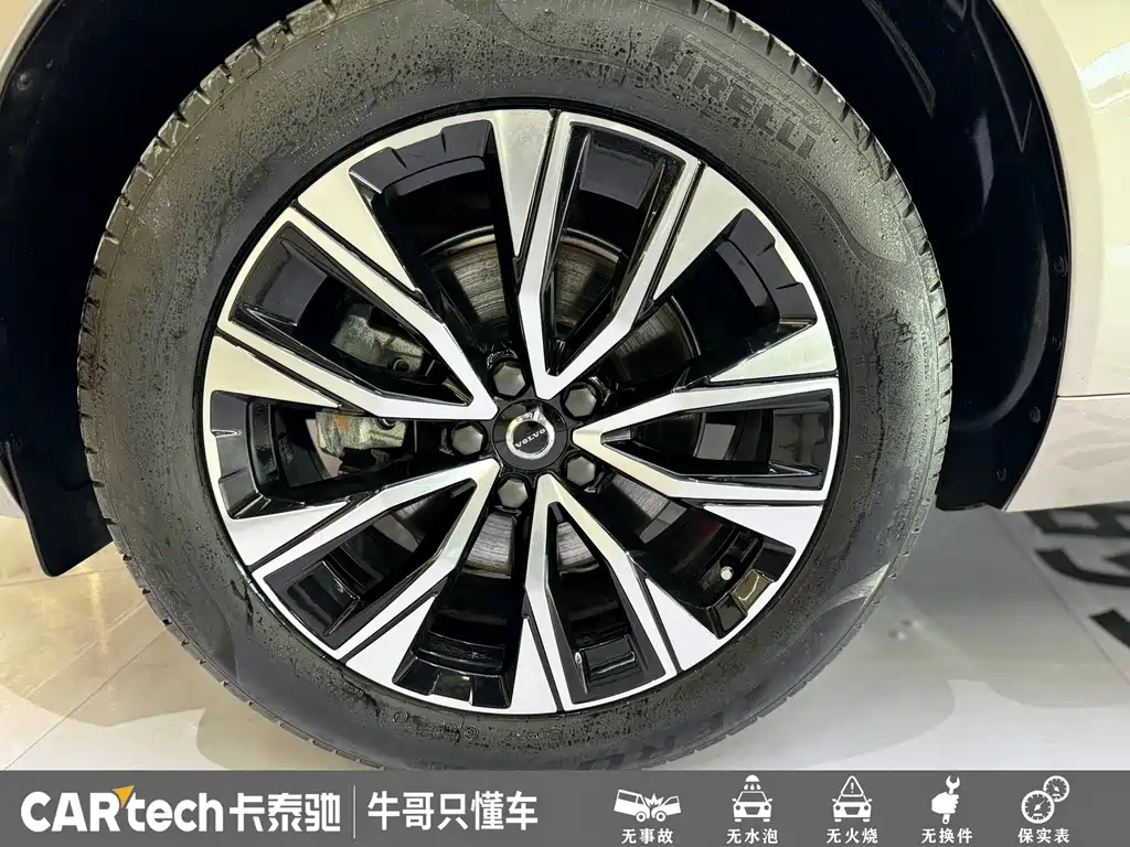 Volvo XC60 2023 — фото 22