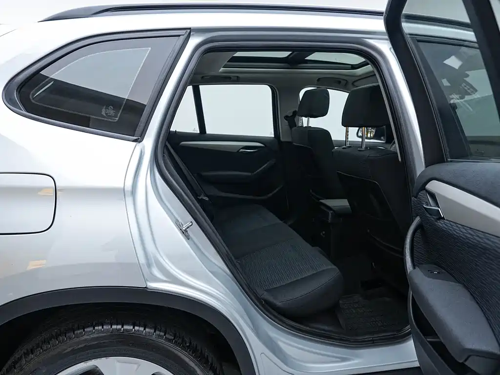 BMW X1 2013 — фото 11