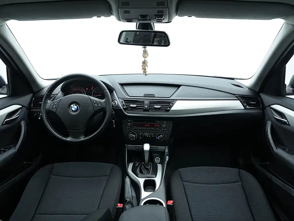 BMW X1 2013 — фото 26