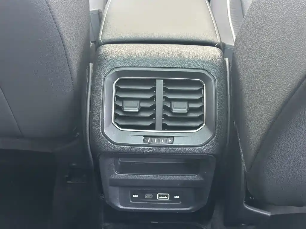 Volkswagen Tiguan L 2023 — фото 13