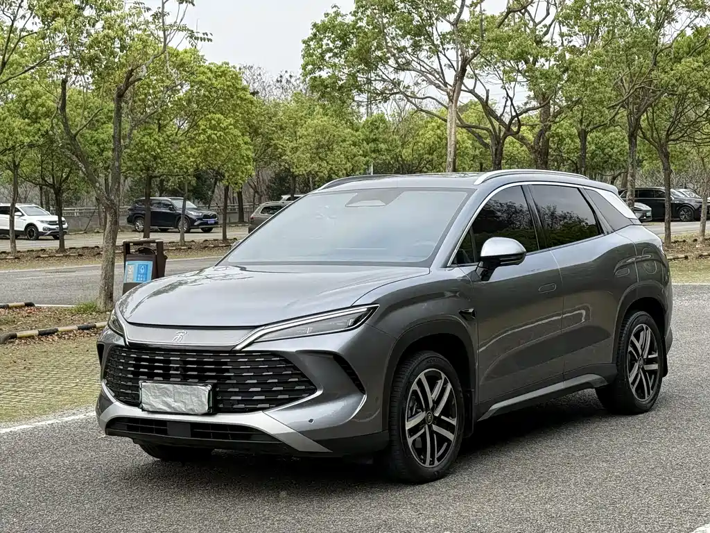 BYD L DM-i 2025 — фото 1