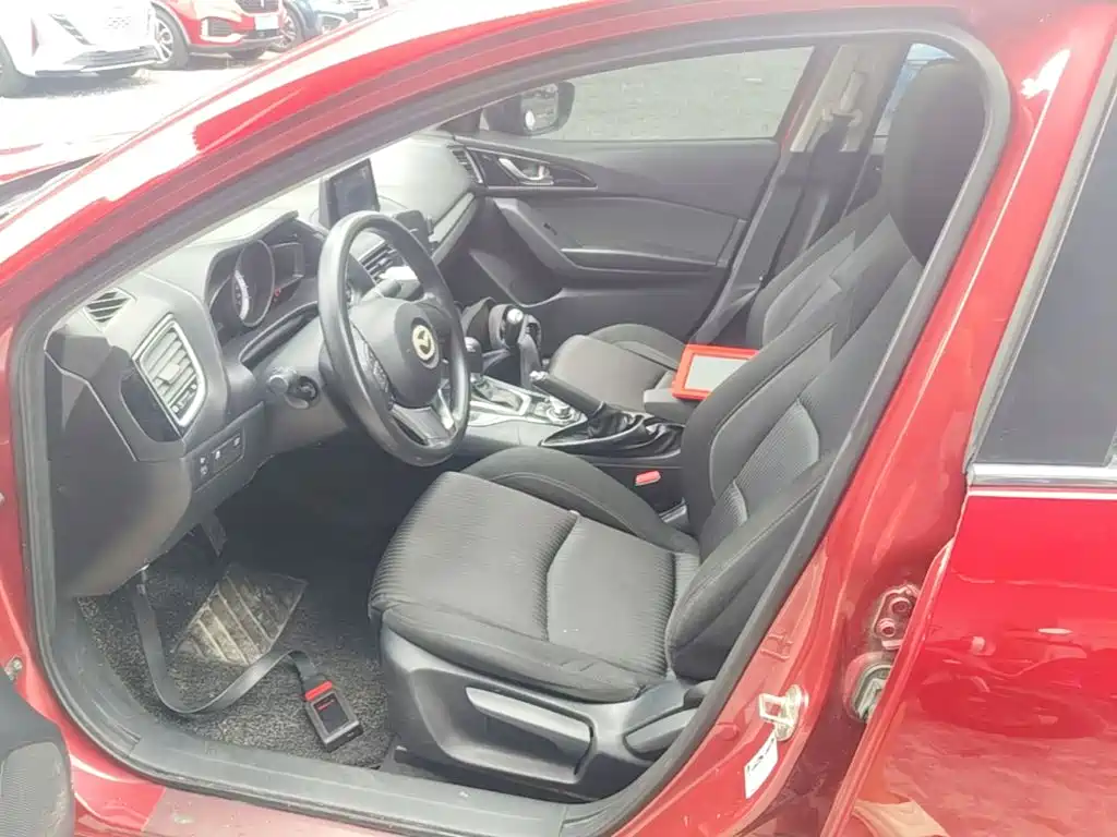 Mazda 3 Axela 2016 — фото 15