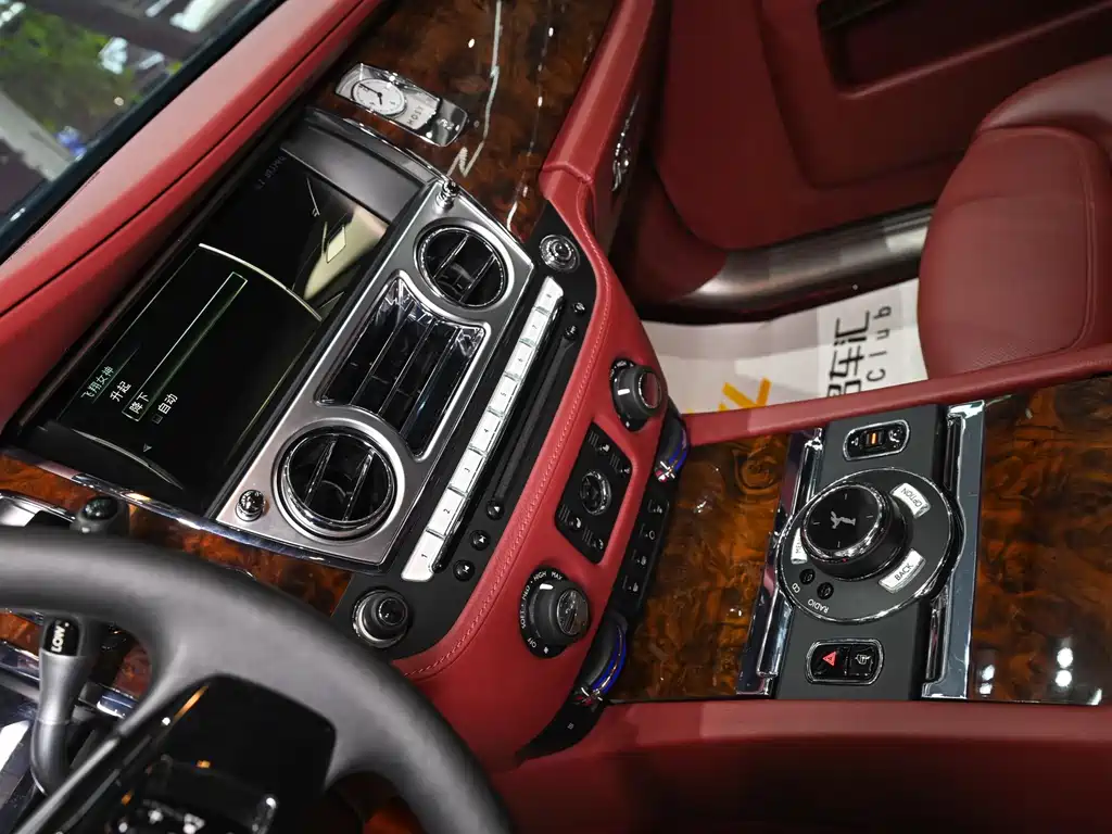 Rolls-Royce Ghost 2016 — фото 12