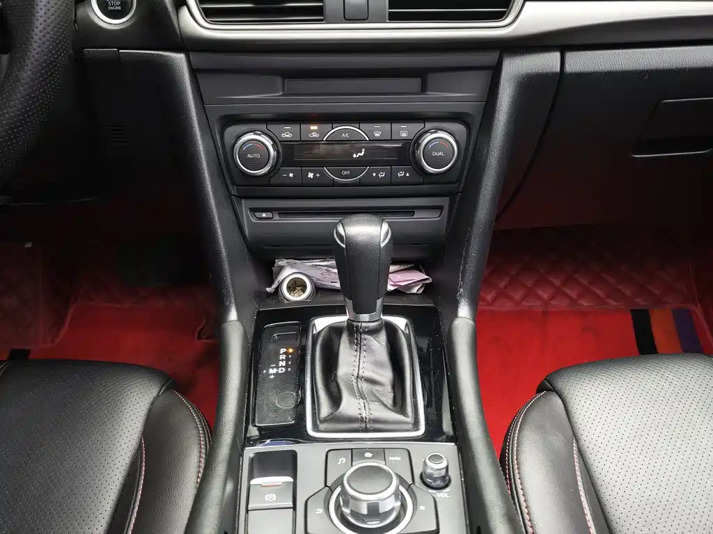 Mazda 3 Axela 2017 — фото 10