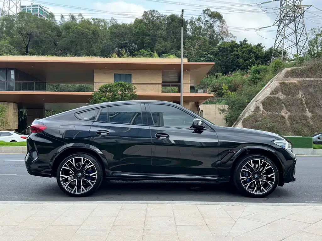 BMW X6 M 2022 — фото 14