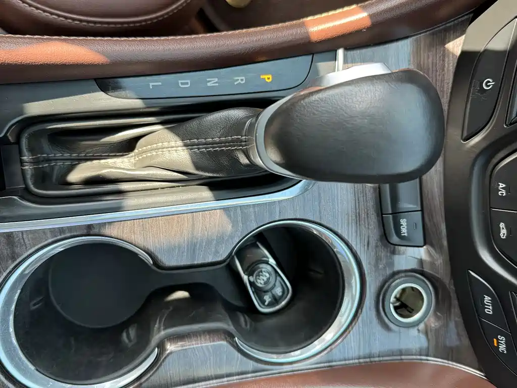 Buick Envision Plus 2017 — фото 11