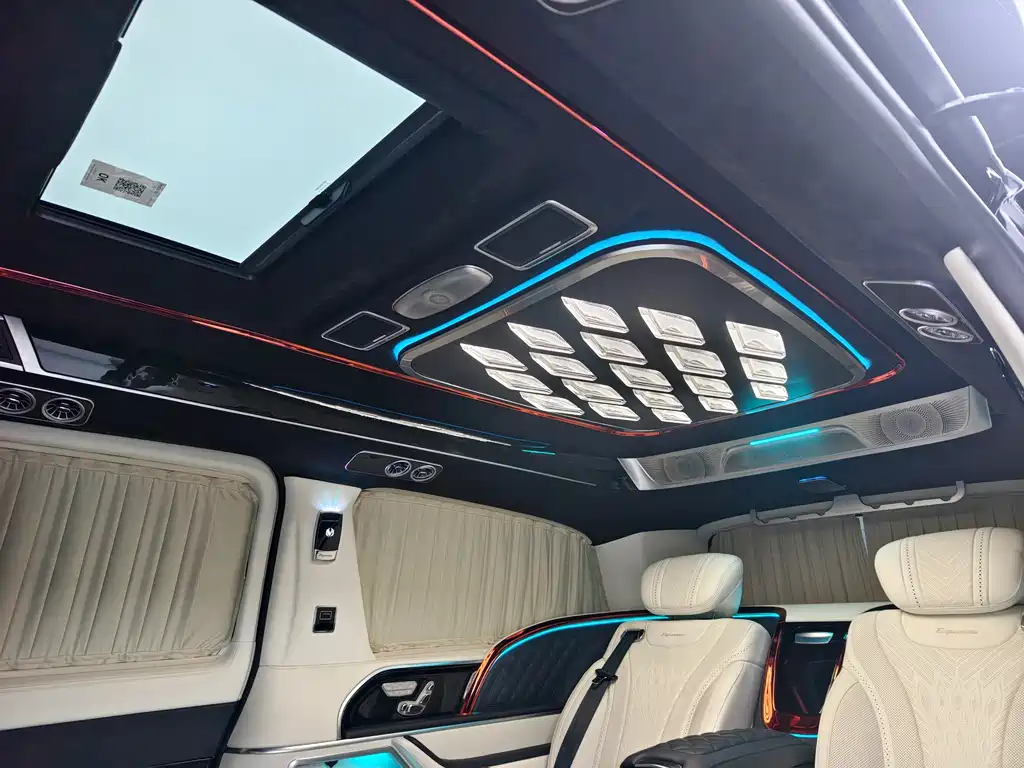 Mercedes-Benz V-Class 2023 — фото 14