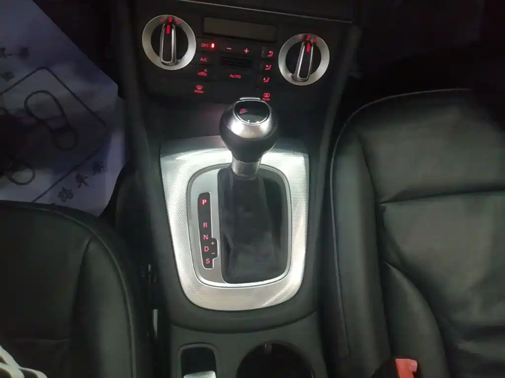 Audi Q3 2015 — фото 14