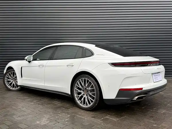 Porsche Panamera 2025