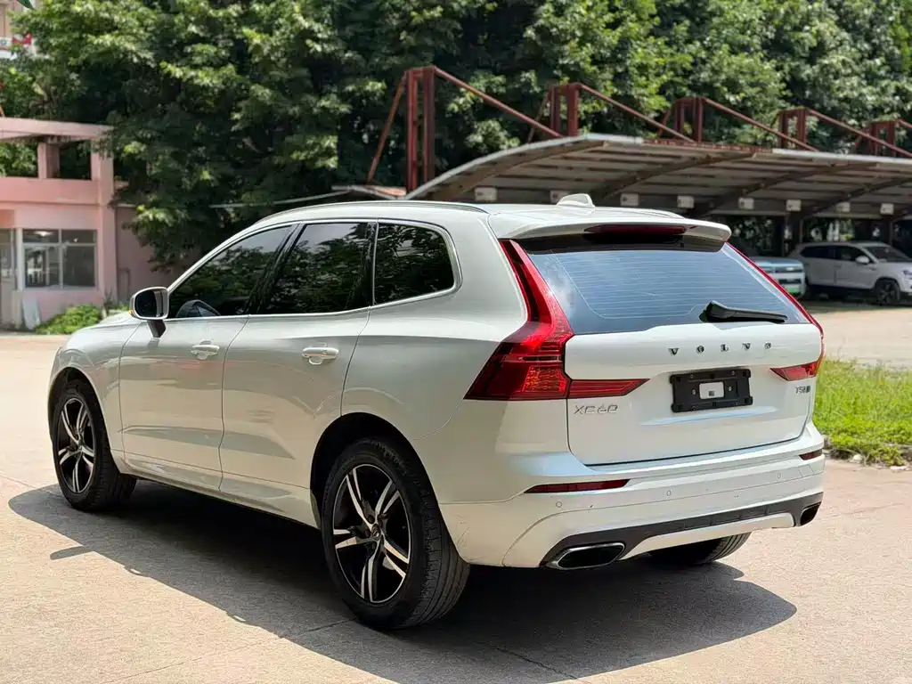 Volvo XC60 2018 — фото 4