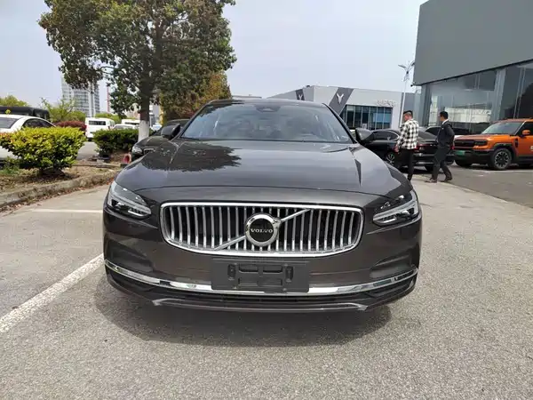 Volvo S90 2025