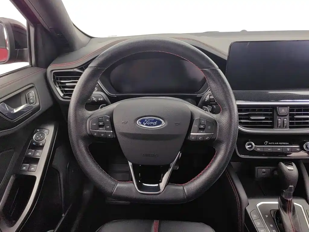 Ford Focus 2023 — фото 11