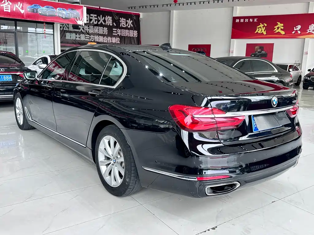 BMW 7 Series 2017 — фото 9