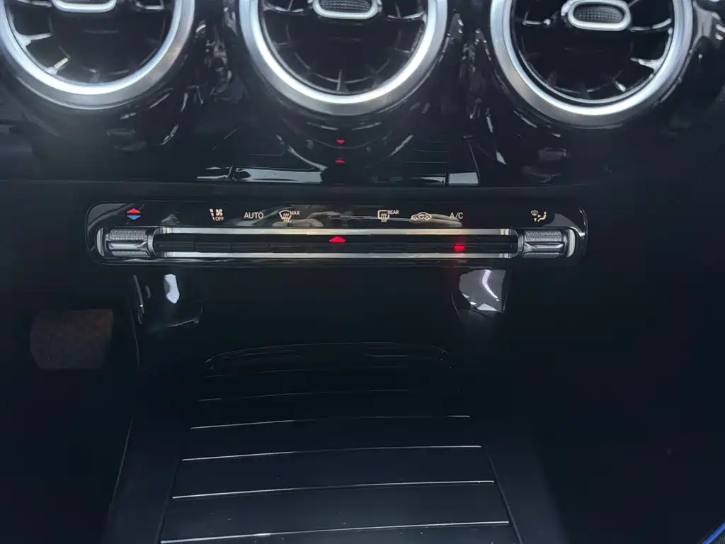 Mercedes-Benz A-Class 2022 — фото 13