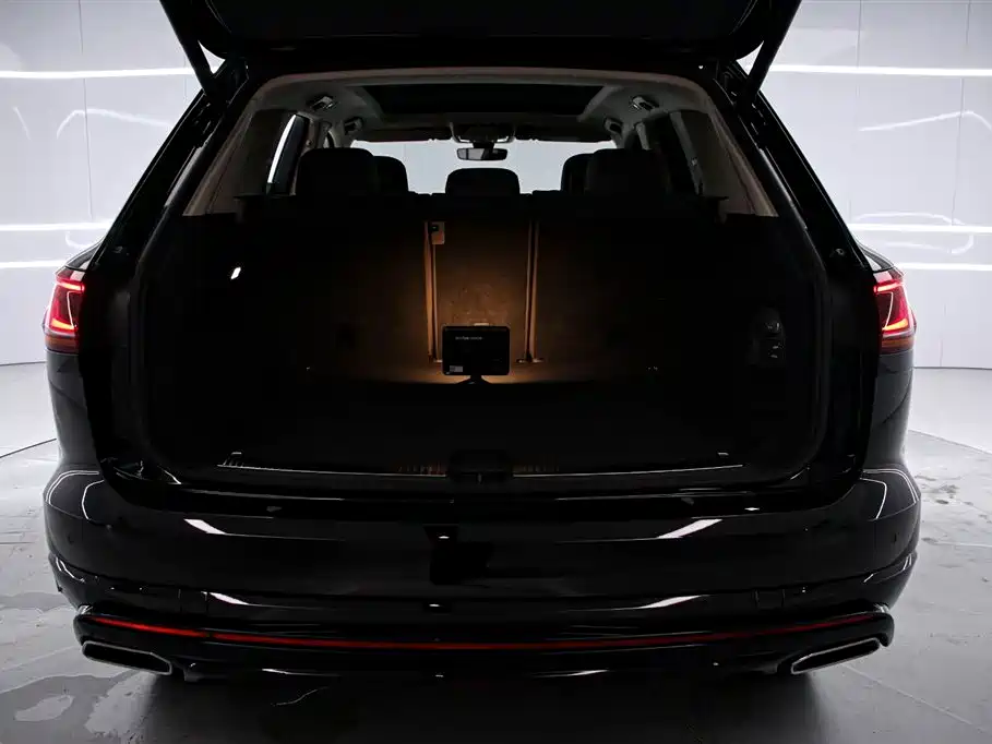 Volkswagen Touareg 2023 — фото 15
