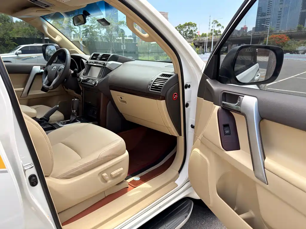 Toyota Prado 2015 — фото 10