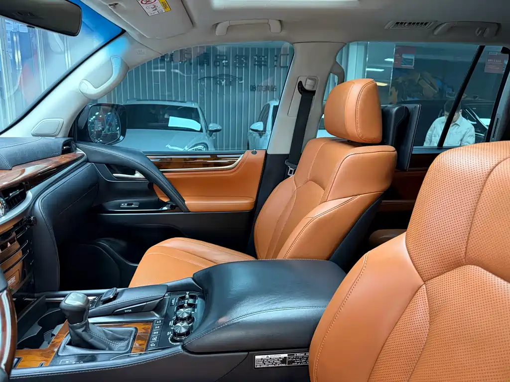 Lexus LX 2019 — фото 10