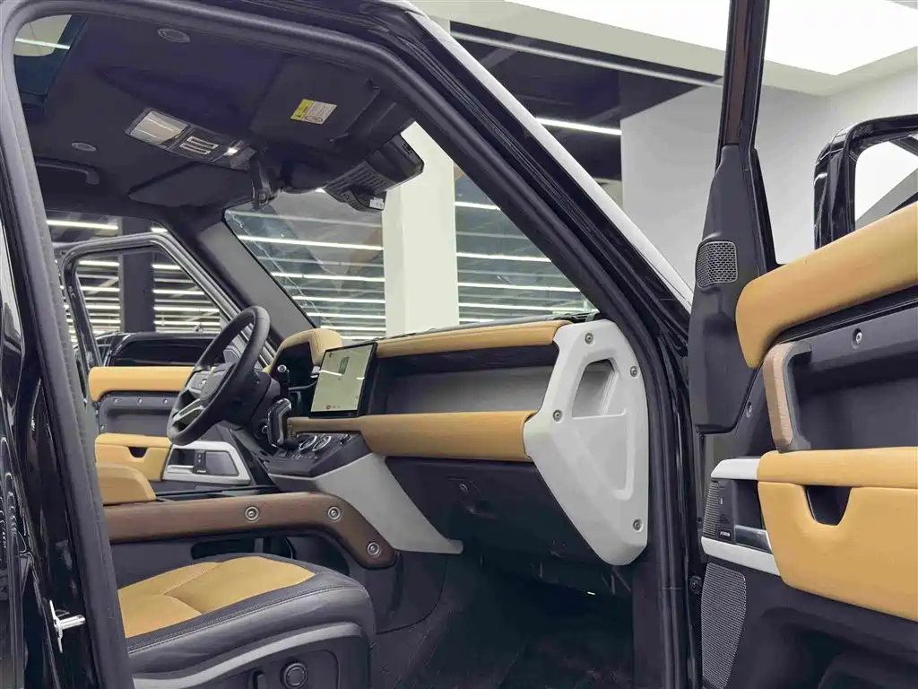 Land Rover Defender 2024 — фото 10