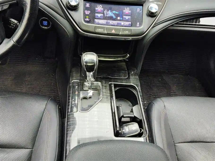 Toyota Crown 2016 — фото 16