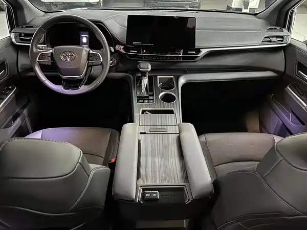 Toyota Sienna 2024