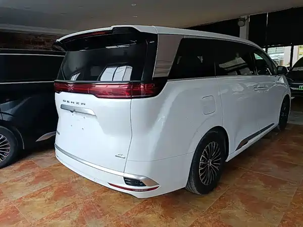 Denza D9 2022