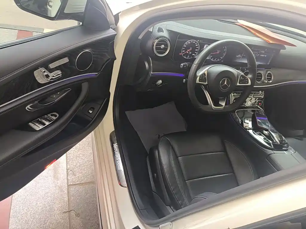 Mercedes-Benz E-Class 2017 — фото 16