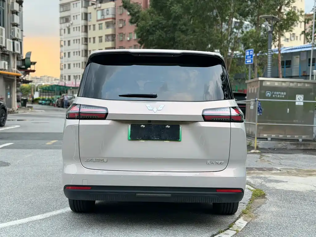 Wuling Starlight 730 EV 2025