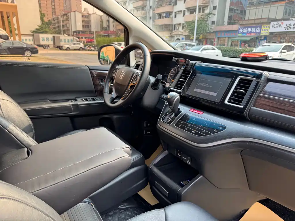 Honda Elysion 2018 — фото 13