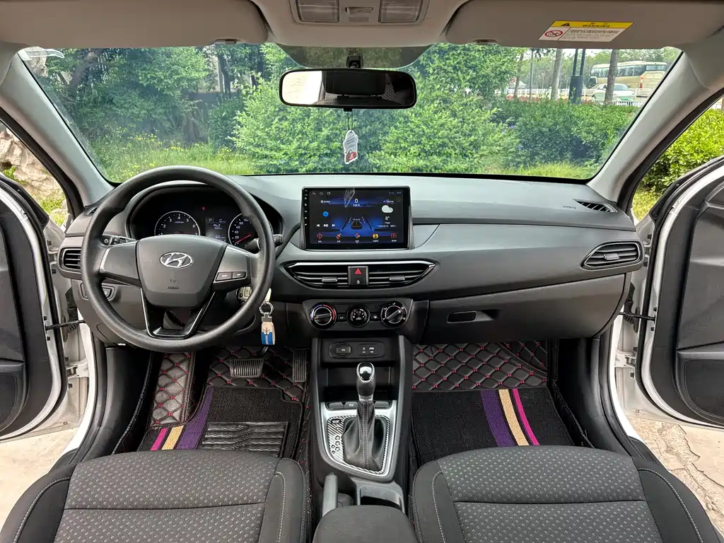Hyundai Elantra 2019 — фото 12