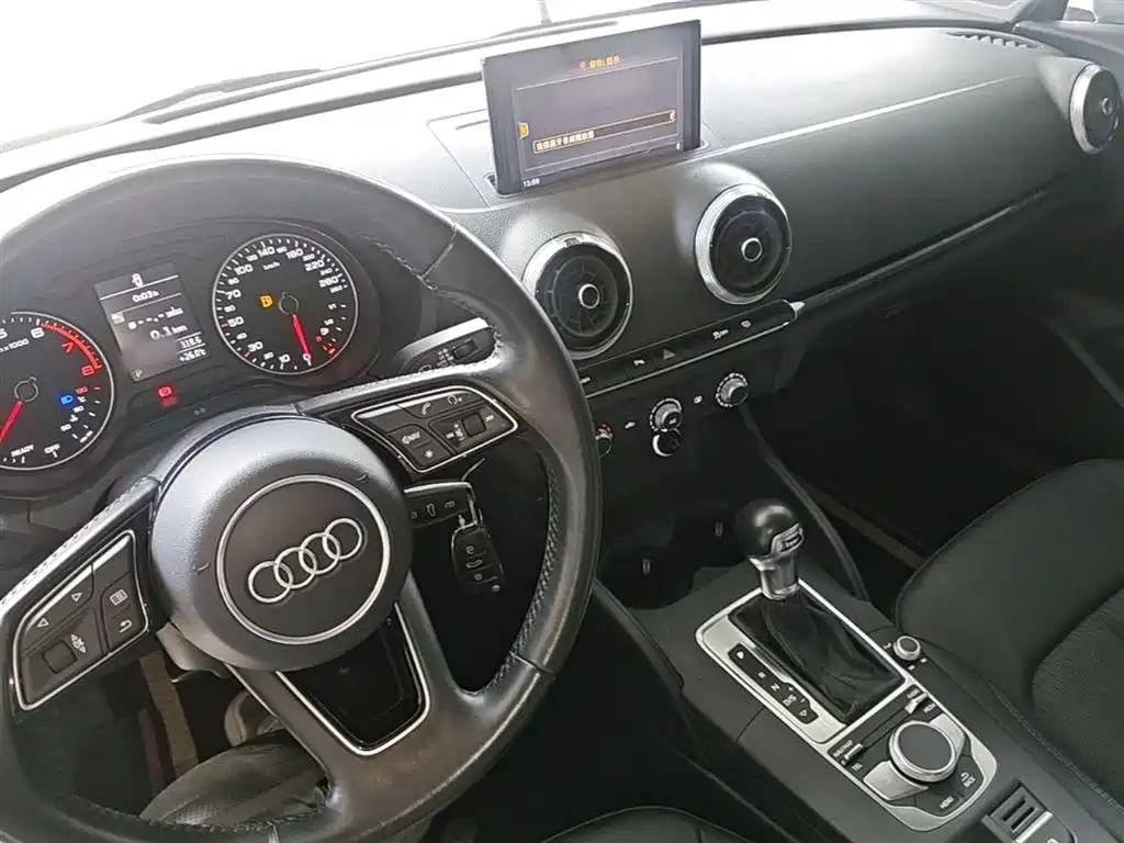 Audi A3 2019 — фото 10