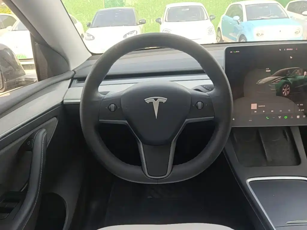 Tesla Model Y 2022 — фото 11